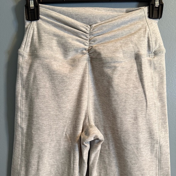 Alo Yoga Heather Gray Alosoft Intuition Long Sleeve Bra w/High Waist Leggings - Picture 4 of 16